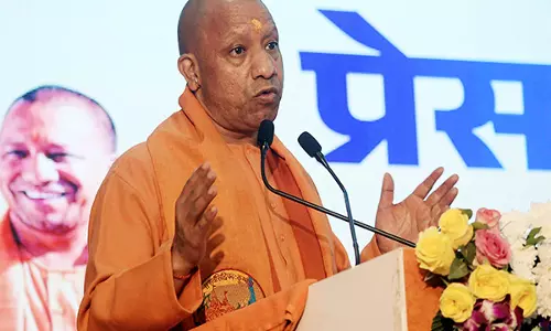 CM Yogi वॉर रूम से महाकुंभ की स्थिति पर बारीकी से नजर रख रहे CM Yogi वॉर रूम से महाकुंभ की स्थिति पर बारीकी से नजर रख रहे