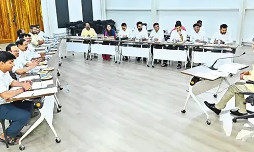 CM Chandrababu: इन पांच सालों में बुलेट ट्रेन की आधारशिला रखी जाएगी CM Chandrababu: इन पांच सालों में बुलेट ट्रेन की आधारशिला रखी जाएगी
