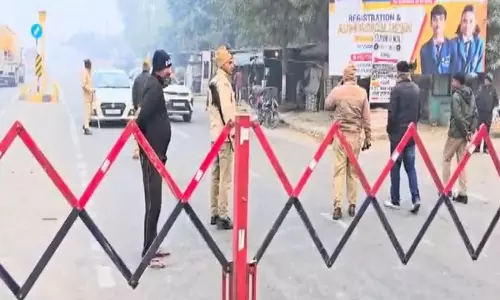 महाकुंभ की घटना के बाद रायबरेली पुलिस ने प्रयागराज में वाहनों के प्रवेश पर रोक लगाई महाकुंभ की घटना के बाद रायबरेली पुलिस ने प्रयागराज में वाहनों के प्रवेश पर रोक लगाई