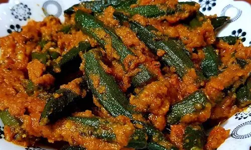 Masala Bhindi: खास मौकों पर पसंद की जाती है ये सब्जी, बेहद लोकप्रिय है Masala Bhindi: खास मौकों पर पसंद की जाती है ये सब्जी, बेहद लोकप्रिय है