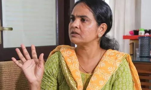 Kerala : शीला सनी चेन्नई में जीवन को फिर से बनाने का प्रयास कर रही Kerala : शीला सनी चेन्नई में जीवन को फिर से बनाने का प्रयास कर रही