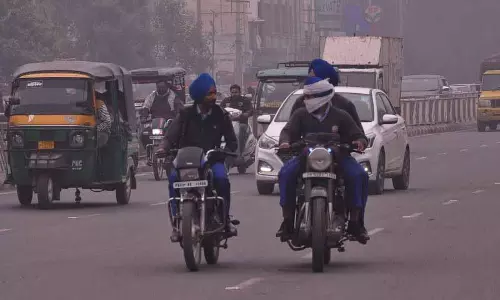 Amritsar में ट्रैफिक पुलिस की अनदेखी के कारण नाबालिगों का वाहन चलाना फल-फूल रहा
