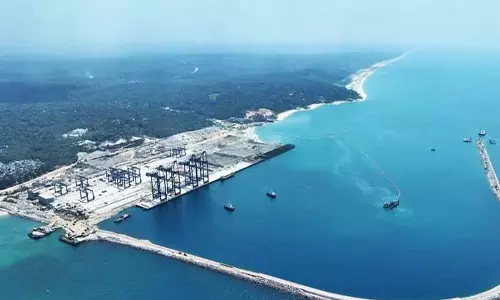 Vizhinjam बंदरगाह कोलंबो और दुबई जैसे बंदरगाहों को टक्कर देते हुए Vizhinjam बंदरगाह कोलंबो और दुबई जैसे बंदरगाहों को टक्कर देते हुए