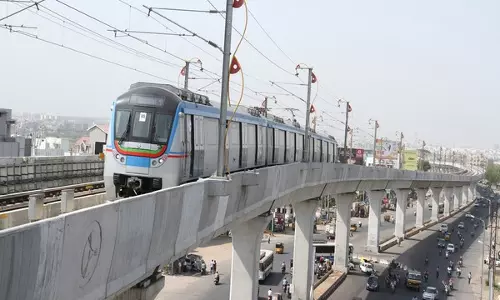 Hyderabad Metro ने तकनीकी गड़बड़ी के बाद सेवाएं फिर से शुरू कीं Hyderabad Metro ने तकनीकी गड़बड़ी के बाद सेवाएं फिर से शुरू कीं