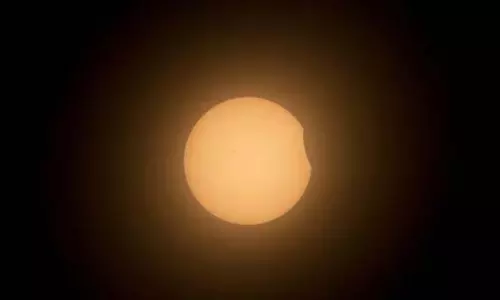 Solar Eclipse 2025: सूर्य ग्रहण कब है? तारीख, समय और अन्य जानकारी देखें Solar Eclipse 2025: सूर्य ग्रहण कब है? तारीख, समय और अन्य जानकारी देखें