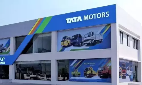 Tata Motors शेयर की कीमत में 2.33% ऊपर