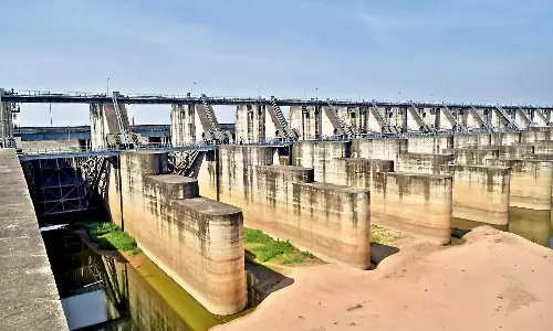 Telangana: कालेश्वरम बैराज में डिजाइन संबंधी खामियां उजागर Telangana: कालेश्वरम बैराज में डिजाइन संबंधी खामियां उजागर