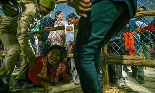 महाकुंभ मेले में भगदड़: कर्नाटक के तीर्थयात्री भी घायल, कुछ लापता