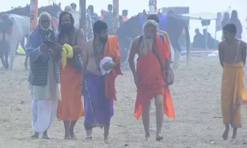 MahaKumbh: मौनी अमावस्या पर अमृत स्नान के लिए अखाड़े त्रिवेणी संगम पर एकत्रित हुए