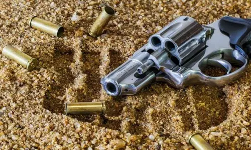 Pratapgarh: पुलिस मुठभेड़ के दौरान ईनामी बदमाश गिरफ्तार Pratapgarh: पुलिस मुठभेड़ के दौरान ईनामी बदमाश गिरफ्तार
