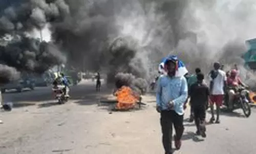 DR Congo में हिंसक विरोध के बाद उड़ानें निलंबित, एयू ने एम23 से हथियार डालने का आग्रह किया DR Congo में हिंसक विरोध के बाद उड़ानें निलंबित, एयू ने एम23 से हथियार डालने का आग्रह किया