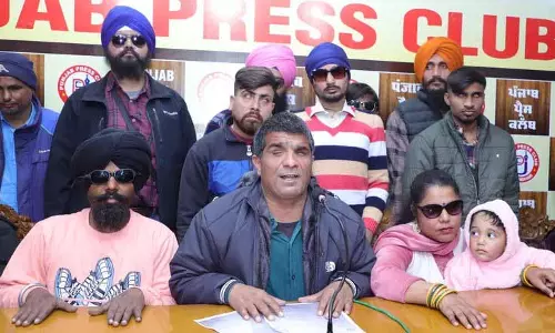Jalandhar: दृष्टिबाधित लोगों ने नौकरी की मांग की, अनशन की धमकी दी Jalandhar: दृष्टिबाधित लोगों ने नौकरी की मांग की, अनशन की धमकी दी