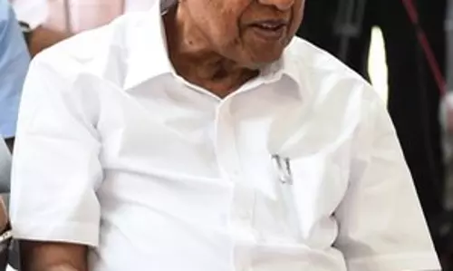 पिनाराई विजयन को Kerala राज्यपाल से हत्या के दोषी की सजा कम करने का आग्रह करने पर आलोचनाओं का सामना करना पड़ा