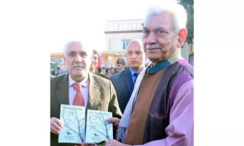 Jammu: बृज नाथ पंडित बेताब की पुस्तक ‘द रुइन्ड नेस्ट’ का विमोचन