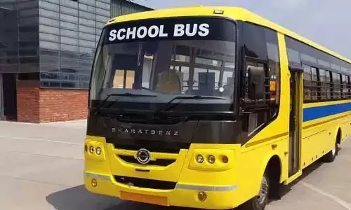 स्कूल बस में चाकूबाजी; 9वीं कक्षा का एक छात्र घायल, एक को हिरासत में लिया स्कूल बस में चाकूबाजी; 9वीं कक्षा का एक छात्र घायल, एक को हिरासत में लिया
