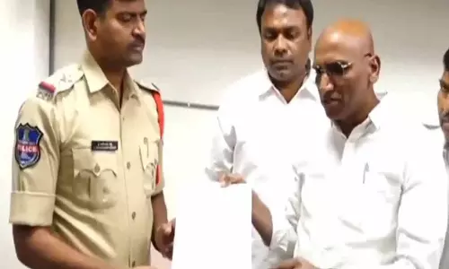 फॉर्मूला ई रेस: BRS ने तेलंगाना के सीएम के खिलाफ पुलिस में शिकायत दर्ज कराई फॉर्मूला ई रेस: BRS ने तेलंगाना के सीएम के खिलाफ पुलिस में शिकायत दर्ज कराई