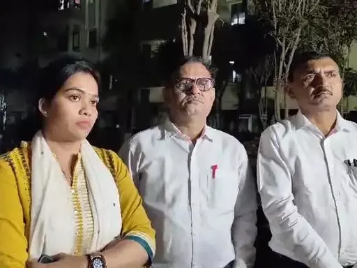 टीआई और महिला अधिकारी के खिलाफ हुई FIR, प्रोफेसर पर अटैक मामले में कार्रवाई