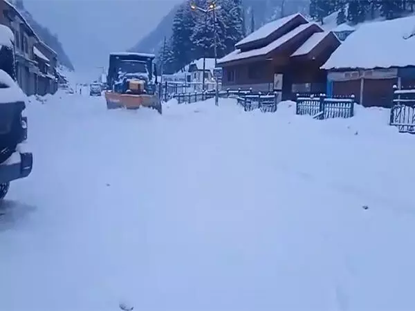 J-K: सोनमर्ग से रंगा मोड़ तक बर्फ हटाने का काम जारी