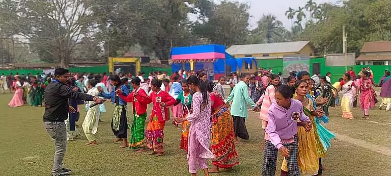 Assam : कोकराझार में एलएसी-स्तरीय झुमोइर बिनंदिनी कार्यशाला खोली Assam : कोकराझार में एलएसी-स्तरीय झुमोइर बिनंदिनी कार्यशाला खोली