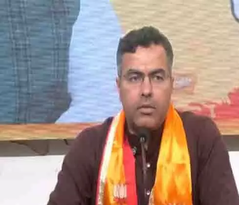 दिल्ली की सुरक्षा खतरे में पड़ जाएगी: BJP नेता प्रवेश वर्मा ने AAP पर पंजाब से लोगों को लाने का आरोप लगाया