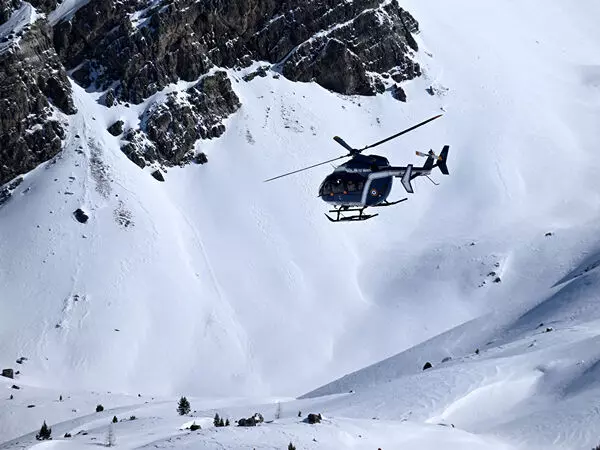 French Alps में ऑफ-पिस्ट मार्गों पर हिमस्खलन में पांच स्कीयर की मौत