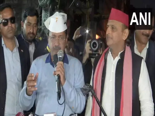 Delhi विधानसभा चुनाव: केजरीवाल ने भाजपा पर सोने की चेन बांटने का आरोप लगाया