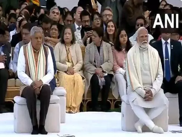 गांधी जयंती: PM Modi गांधी स्मृति में प्रार्थना सभा में शामिल हुए