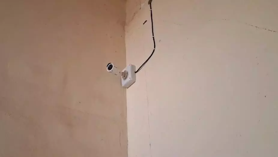 CG: स्कूल के बाथरूम में मिला CCTV कैमरा, देखें वायरल VIDEO...