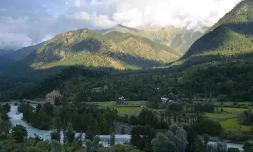 सरकार पहलगाम के नाजुक पारिस्थितिकी तंत्र को नुकसान पहुंचा रही: विपक्ष सरकार पहलगाम के नाजुक पारिस्थितिकी तंत्र को नुकसान पहुंचा रही: विपक्ष