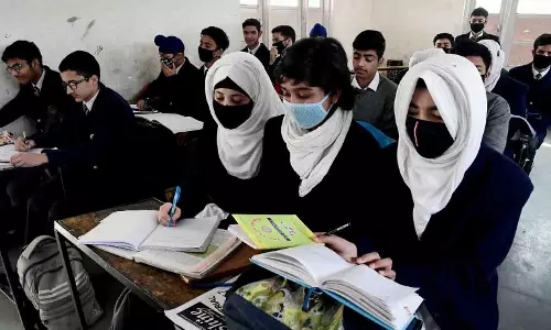 ASER-2024 से स्कूली बच्चों में खराब शिक्षण परिणाम और अंकगणितीय स्तर का पता चला