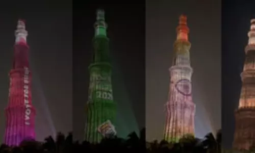 रोशनी से जगमगाई कुतुब मीनार, मतदाताओं को जागरूक करने के लिए इल्यूमिनेटिंग डेमोक्रेसी का किया गया आयोजन