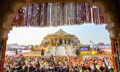 Ayodhya: रामलला के दर्शन के लिए उमड़ी भीड़, सुरक्षा के कड़े इंतजाम Ayodhya: रामलला के दर्शन के लिए उमड़ी भीड़, सुरक्षा के कड़े इंतजाम
