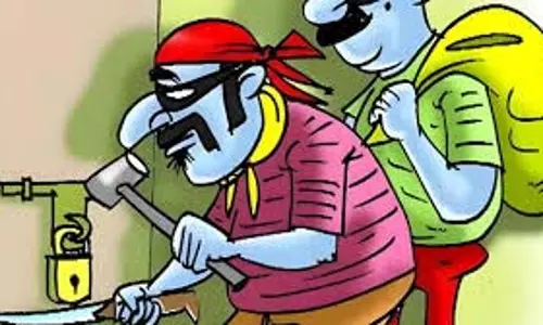 Up News: शिक्षिका के घर से लाखों की चोरी