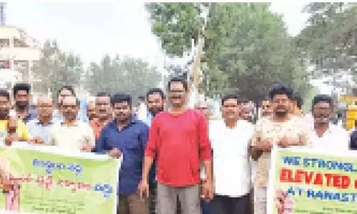 Andhra: जेआरपुरम में व्यापारियों ने बंद का आह्वान किया Andhra: जेआरपुरम में व्यापारियों ने बंद का आह्वान किया