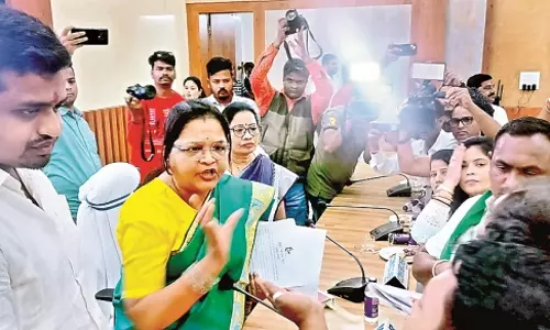 पार्षदों का विवाद: परिषद की बैठक स्थगित