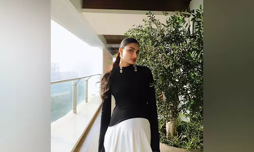 Athiya Shetty ने नई तस्वीरों में दिखाया बेबी बंप Athiya Shetty ने नई तस्वीरों में दिखाया बेबी बंप