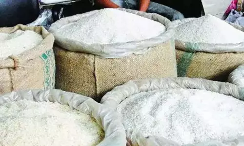 Andhra: पीडीएस चावल निर्यात फर्म पर आयकर छापे Andhra: पीडीएस चावल निर्यात फर्म पर आयकर छापे