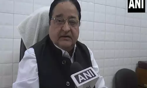 MahaKumbh में मची भगदड़ के बाद सपा नेता ने अधिकारियों के खिलाफ सख्त कार्रवाई की मांग की