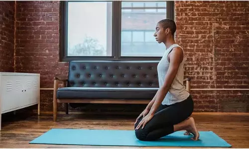 Yoga Tips: सिर पर हाथ लगाते ही हाथों में आने लगते हैं बाल, आज से ही शुरू कर दें इन योगासनों का अभ्यास