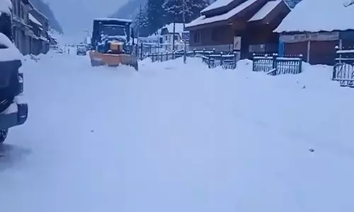 J-K: सोनमर्ग से रंगा मोड़ तक बर्फ हटाने का काम जारी
