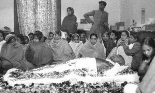 संघ परिवार लोगों से महात्मा गांधी को भूल जाने को कहता है: V.D. Satheeshan