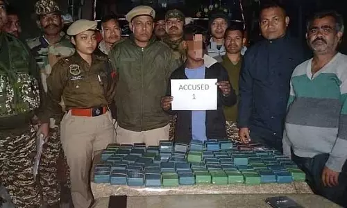 Assam : नागांव में बड़े अभियान में 3 करोड़ रुपये मूल्य की ड्रग्स जब्त Assam : नागांव में बड़े अभियान में 3 करोड़ रुपये मूल्य की ड्रग्स जब्त