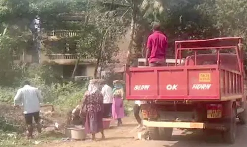 Margao नगर पालिका का ट्रक अवैध रूप से कचरा फेंकते पकड़ा गया Margao नगर पालिका का ट्रक अवैध रूप से कचरा फेंकते पकड़ा गया