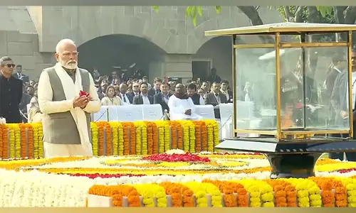 PM Modi ने महात्मा गांधी की पुण्यतिथि पर उन्हें श्रद्धांजलि दी