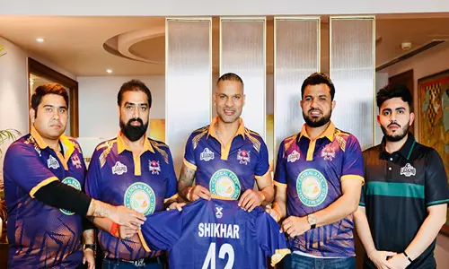 Delhi Royals ने लीजेंड 90 लीग के लिए टीम जर्सी का अनावरण कर उत्साह में क्रांति ला दी Delhi Royals ने लीजेंड 90 लीग के लिए टीम जर्सी का अनावरण कर उत्साह में क्रांति ला दी