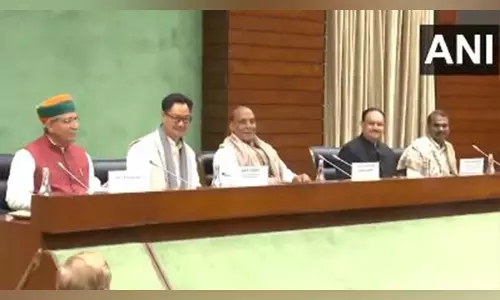 Delhi : बजट सत्र से पहले संसद में सर्वदलीय बैठक शुरू हुई