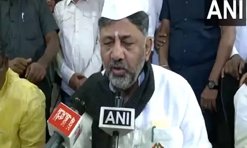 Karnataka उपमुख्यमंत्री डीके शिवकुमार ने गांधी को पुष्पांजलि अर्पित की