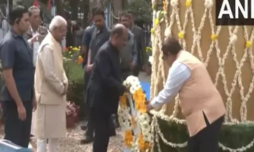 West Bengal के राज्यपाल ने महात्मा गांधी को उनकी पुण्यतिथि पर श्रद्धांजलि दी