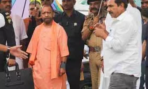 Stampede: यूपी सीएम ने शांति बनाए रखने की अपील की