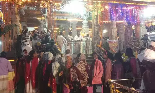 Nagoba Jatara: तेलंगाना के केसलापुर में हजारों आदिवासी एकत्र हुए